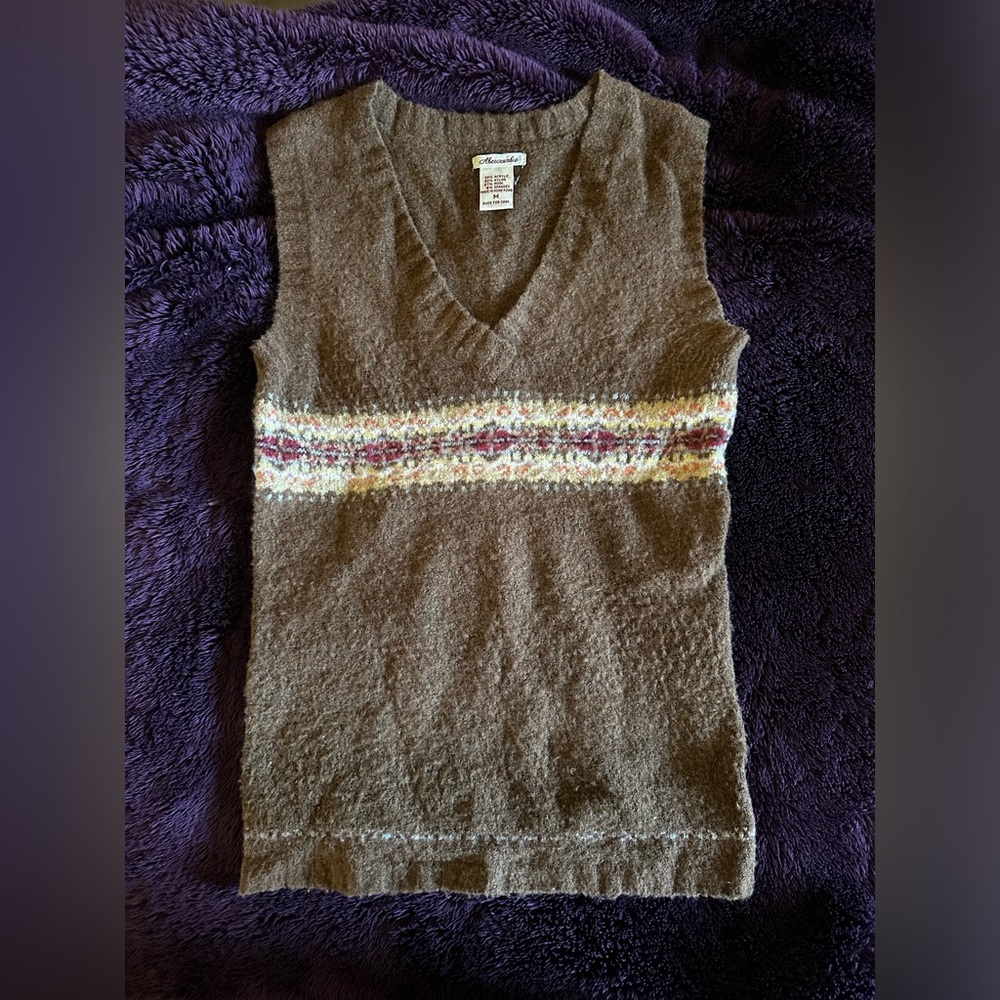 Abercrombie sweater y2k vintage vest size M

Pre own in good condition